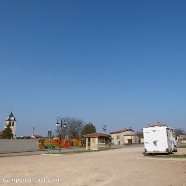 Aire de stationnement pour camping-cars